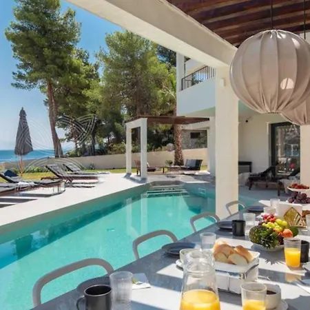 Rica Location, Private Pool Split